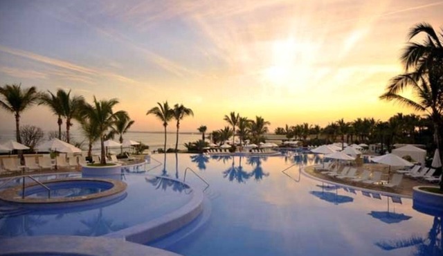 Pueblo Bonito Emerald Bay Owner Master Suite 1BR2B