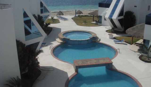 Puerto Morelos Luxury beach apartment