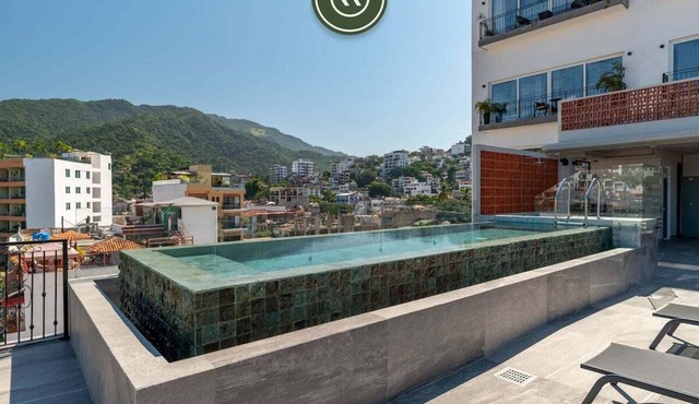 Puerto Vallarta 1BR near ocean, pool, balcony