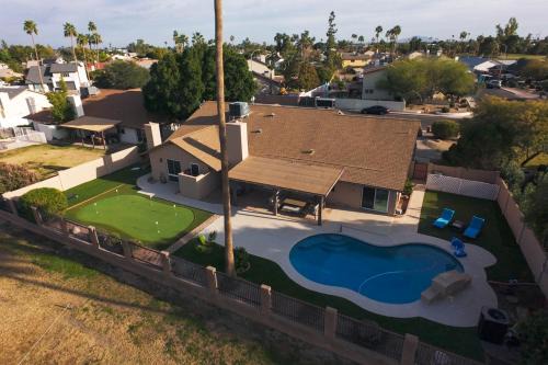 Putting Green! Fairway Retreat on Dobson Ranch