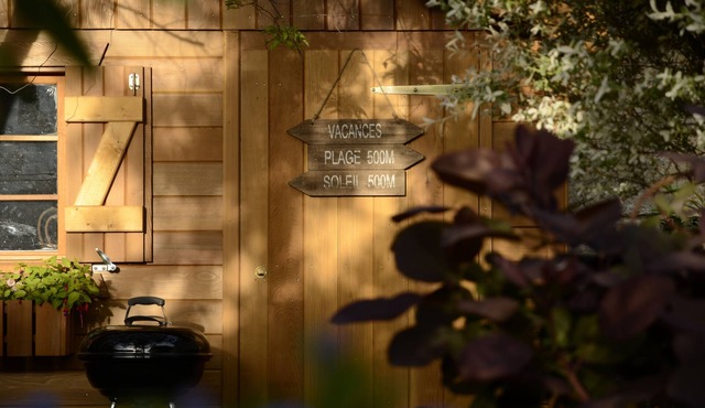 Quiet, bright upscale holiday cottage in the center of Bayeux, with garden