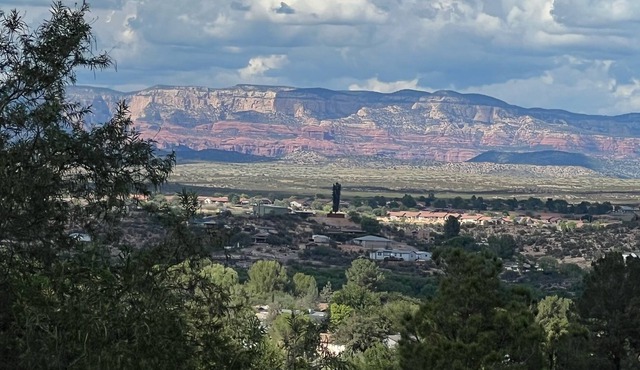 Quiet Family Neighborhood Home Red Rock View with Southwest Charm
