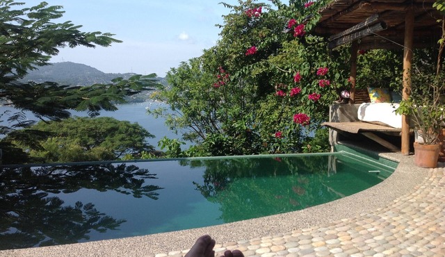 Quiet, Secluded Get Away, Panoramic Bay and Beach Views