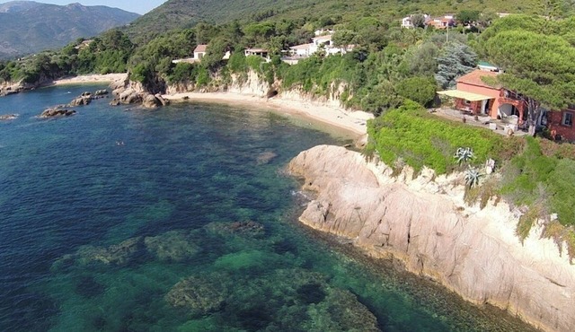 RARE! This summer, enjoy a "Waterfront" family home in Sagone.