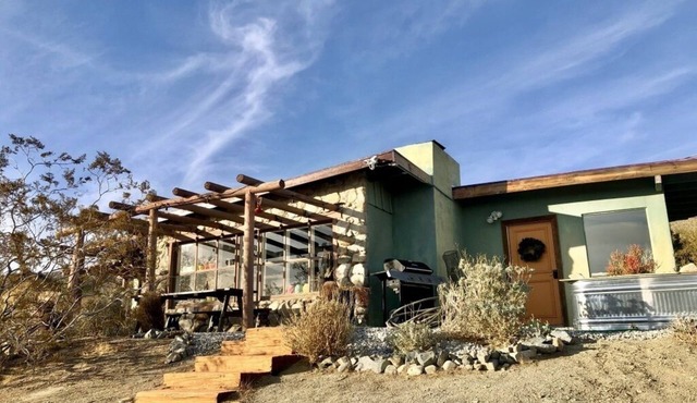 Refurbished Midcentury Mod. homestead. With 180° views between PS & Joshua Tree.