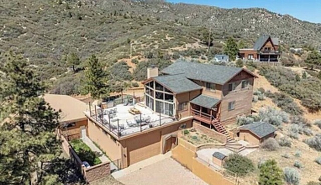 Relaxing 4-bedroom/5-bath house in the Hualapai Mountains above Kingman.