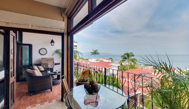 Resort Condo w/Pool Access & Pacific Ocean Views!