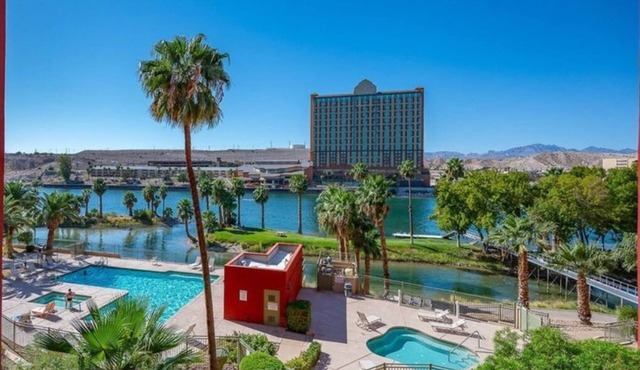 River Front Condo, Private Beach, Boat Launch, Pool & Spa, Water Taxi to Casinos