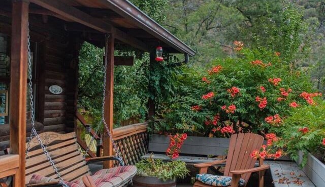 Romantic Cabin next to Slide Rock