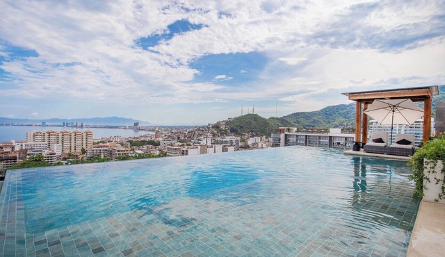 Romantic Zone Penthouse w/Ocean Views