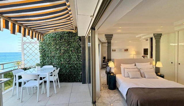 ROYAL PROMENADE Pool Terrace Sea View Air Conditioning