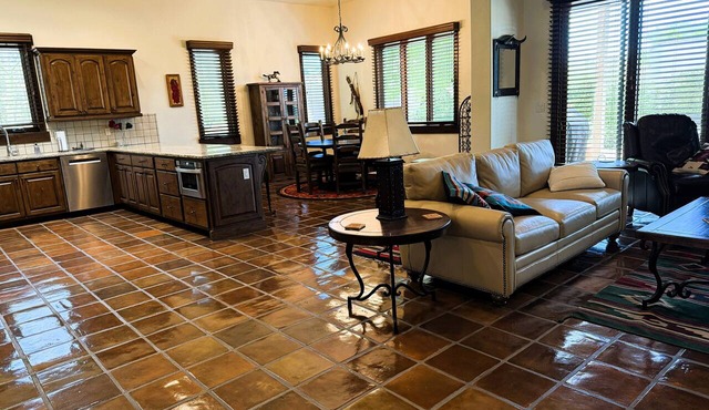 Sanctuary 205 at Tubac Resort; 6-Seat Golf Cart, 3BR/3BA, Walk to Golf & Spa