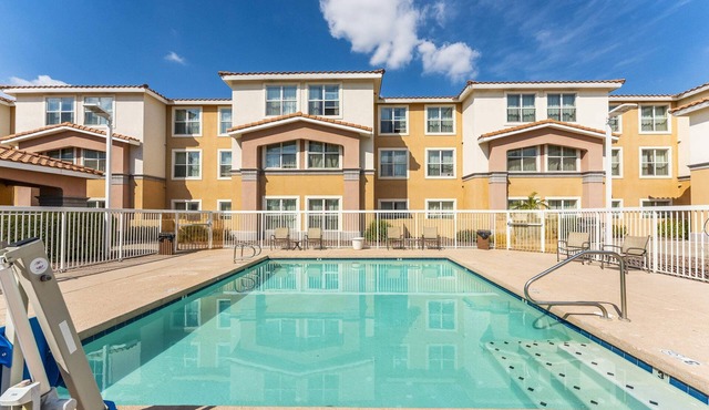 Scottsdale 1 bd King Economy