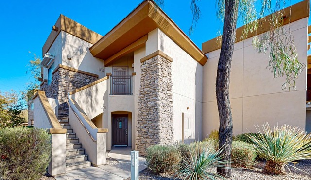 Scottsdale Serenity: Your Stylish Desert Retreat with Stunning Views and Endless
