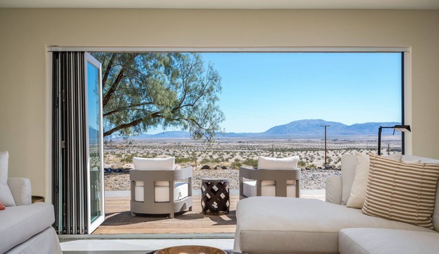 Secluded 15 Acre House with a pool and boulder views!