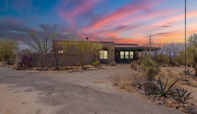 Secluded 4BR/3BA Desert Retreat - Scenic Mountain Views & Private Outdoor Space