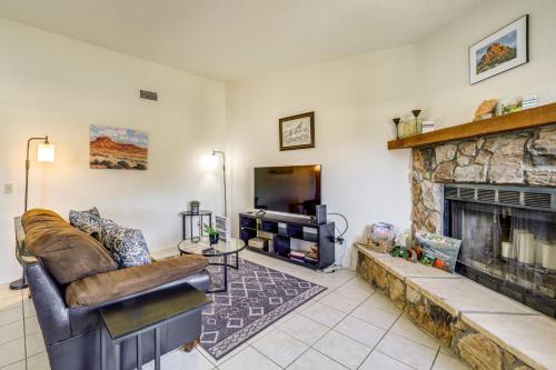 Sedona Condo on Golf Course w/Pool Access!