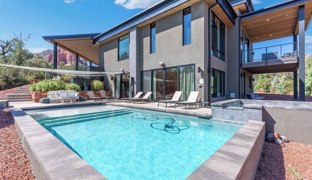 Sedona luxury. Wake up to red rock views!