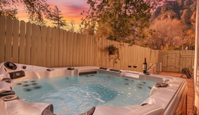 Sedona Red Rock Retreat w/Private Hot Tub & Views 2BR/2BA