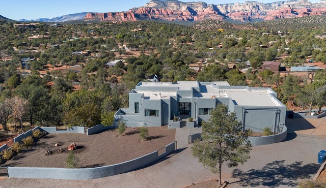 Sedona Top Notch: A 7-bedroom luxury home with panoramic red rock views.