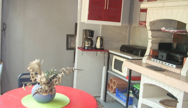 Separate air-conditioned bedroom, summer kitchen with steps and swimming pool