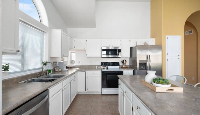Serenity Retreat | West Cavalier | Glendale Oasis