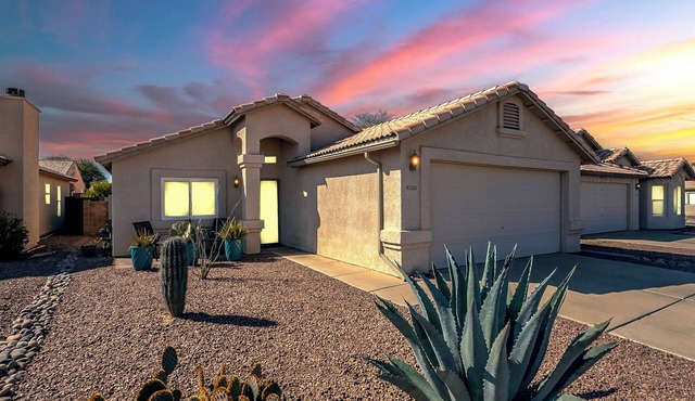Silverbell Oasis: Close to Gem Show & Downtown
