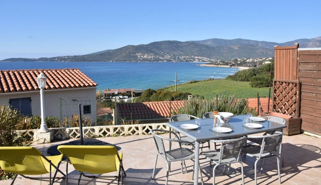 Small house with magnificent sea view 300m from the beach - Sagone