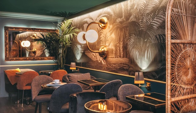 Snob Hotel