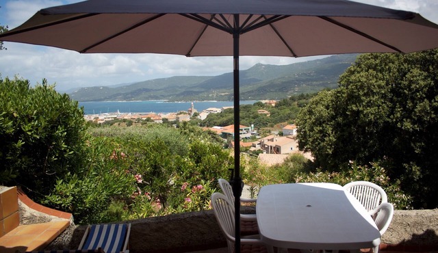 Space, sun and freedom: 4 terraces, private garden, air-conditioned rooms.