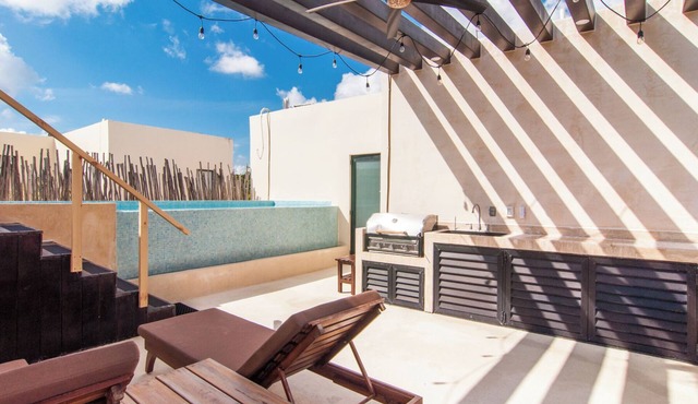 Spacious 3-bdrm condo in gated res., w/Fitness room, WiFi & Private Plunge Pool