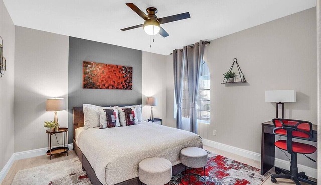 Spacious 4BR | Groups & Families | Near Strip