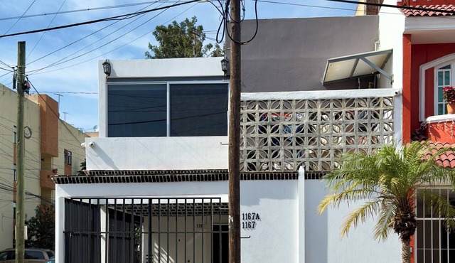 Spacious 5-bedroom apartment in charming Zapopan with AC