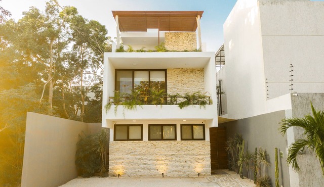 Spacious and Private 3 Bedroom Jungle Villa close to cenotes