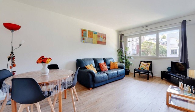 Spacious Family Flat 2bdr & Private Parking Sup