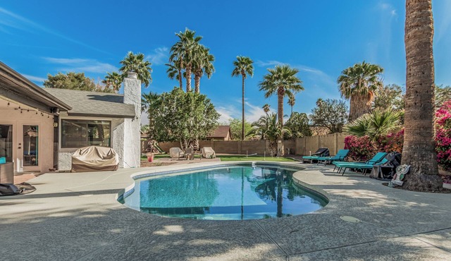 Spacious Home + Pool, Putting & Dream Backyard