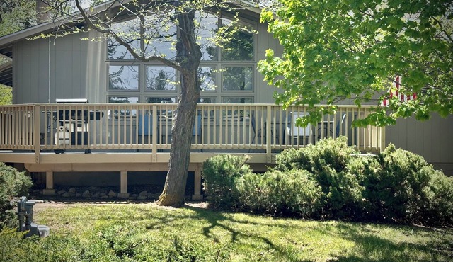 Spacious townhome w/AC and large wrap around deck in Continental Country Club!