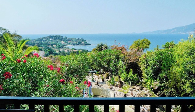 Spacious villa 500m from the sea with views onto the gulf of Ajaccio & mountains