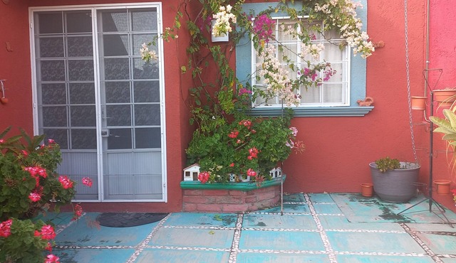Stay at casa pipis, close to UTEQ, quiet family atmosphere in a private gated community.