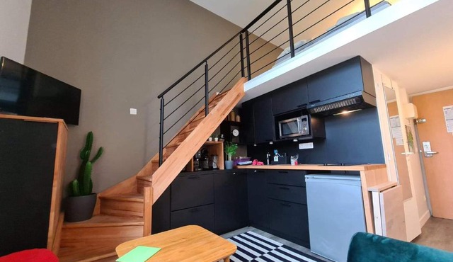 Studio duplex dans résidence de standing avec piscine, vue sur mer