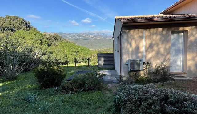 Studio Figari, au Calme Avec Magnifique vue sur la Montagne et les Vignes