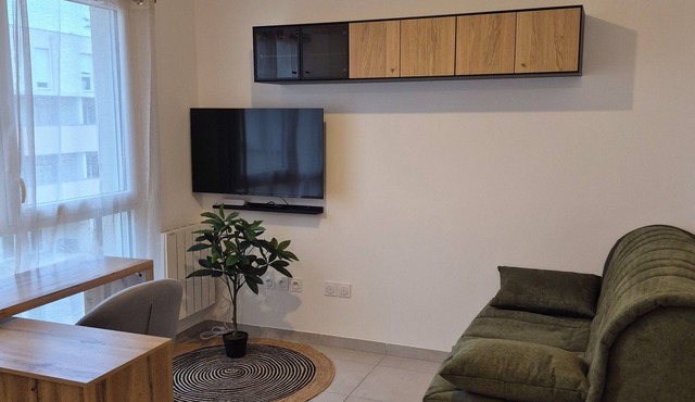 Studio with private parking - Near schools & hospital - Valence