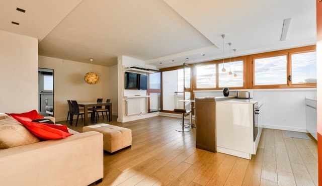 Stunning 2BR Flat with pool & balcony view on Eiffel Tower