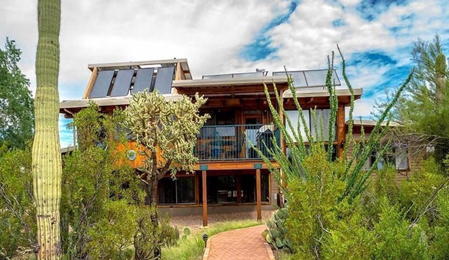 Stunning 4BR Solar Home Next to Saguaro National Park with Hot Tub Patio