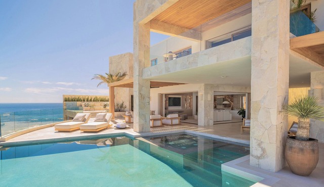 Stunning 7-Bd Beachfront Villa, Gym — Chef & Butler Included