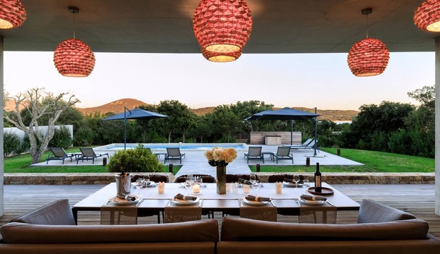 Stylish Signature Villa with Heated Pool close to the Beach
