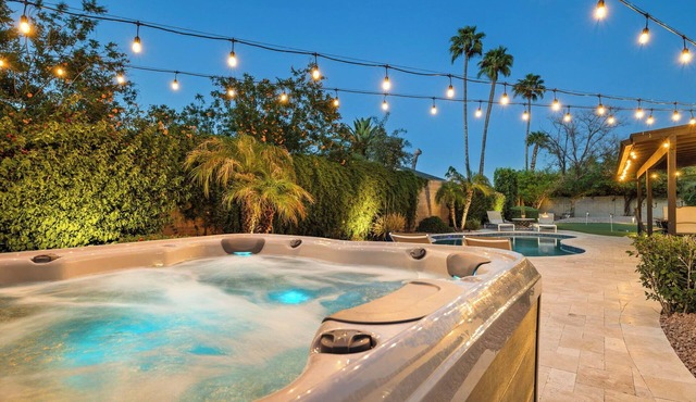 Stylish Home w/Hot Tub, Heated Pool & Game Room