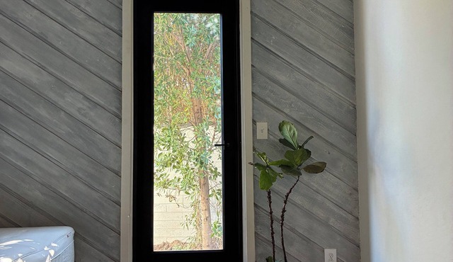 Stylish Mid-Century studio 5 Mins from DT Phoenix!