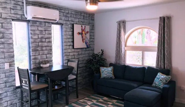 SuMmEr SaLe - Kameya Casita, Red Rock Views, Walk to Trails, Koi Pond & Patio