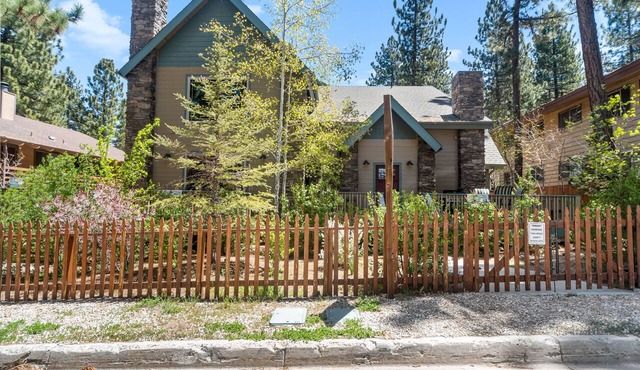 Summit Shooting Stars - Cabins each with a Hot Tub and Game Room! Perfect location!